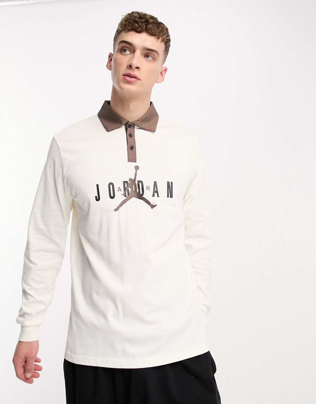 

Белоснежная футболка-поло с длинными рукавами и рисунком Jordan Jumpman