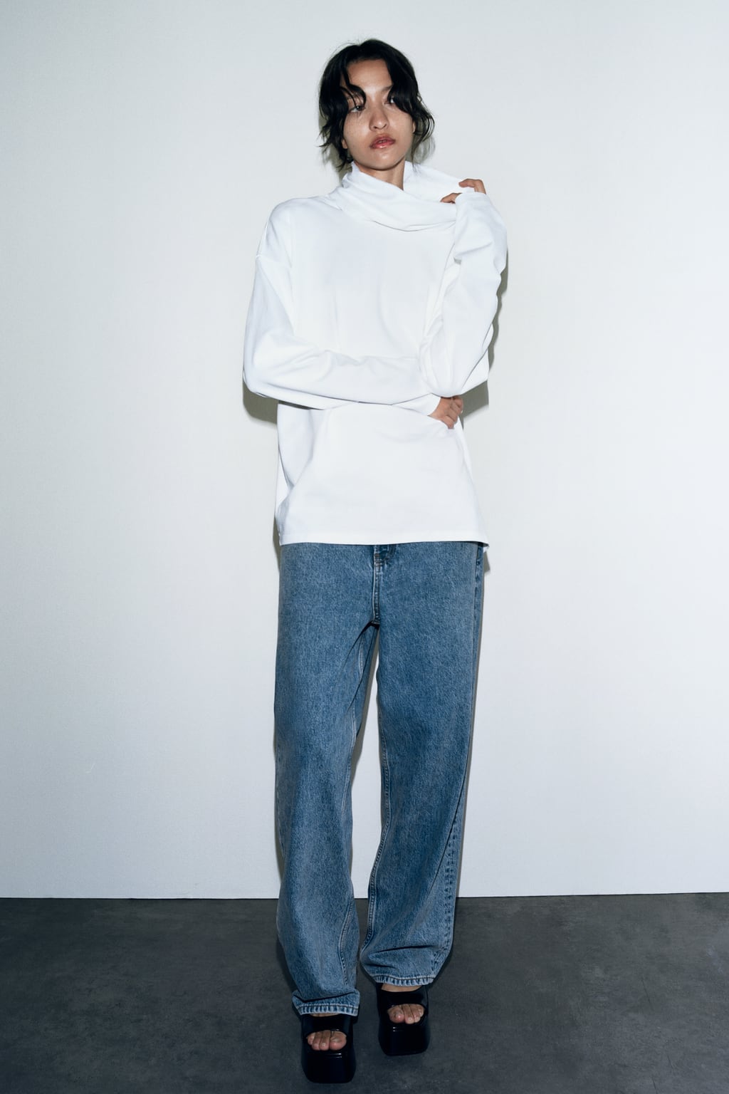 

Хлопковая футболка оверсайз с эффектом выцветания ZARA, белый