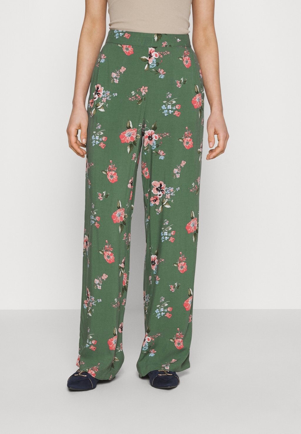 

Брюки Vero Moda Vmeasy Wide Pants, лавровый венок / фрея