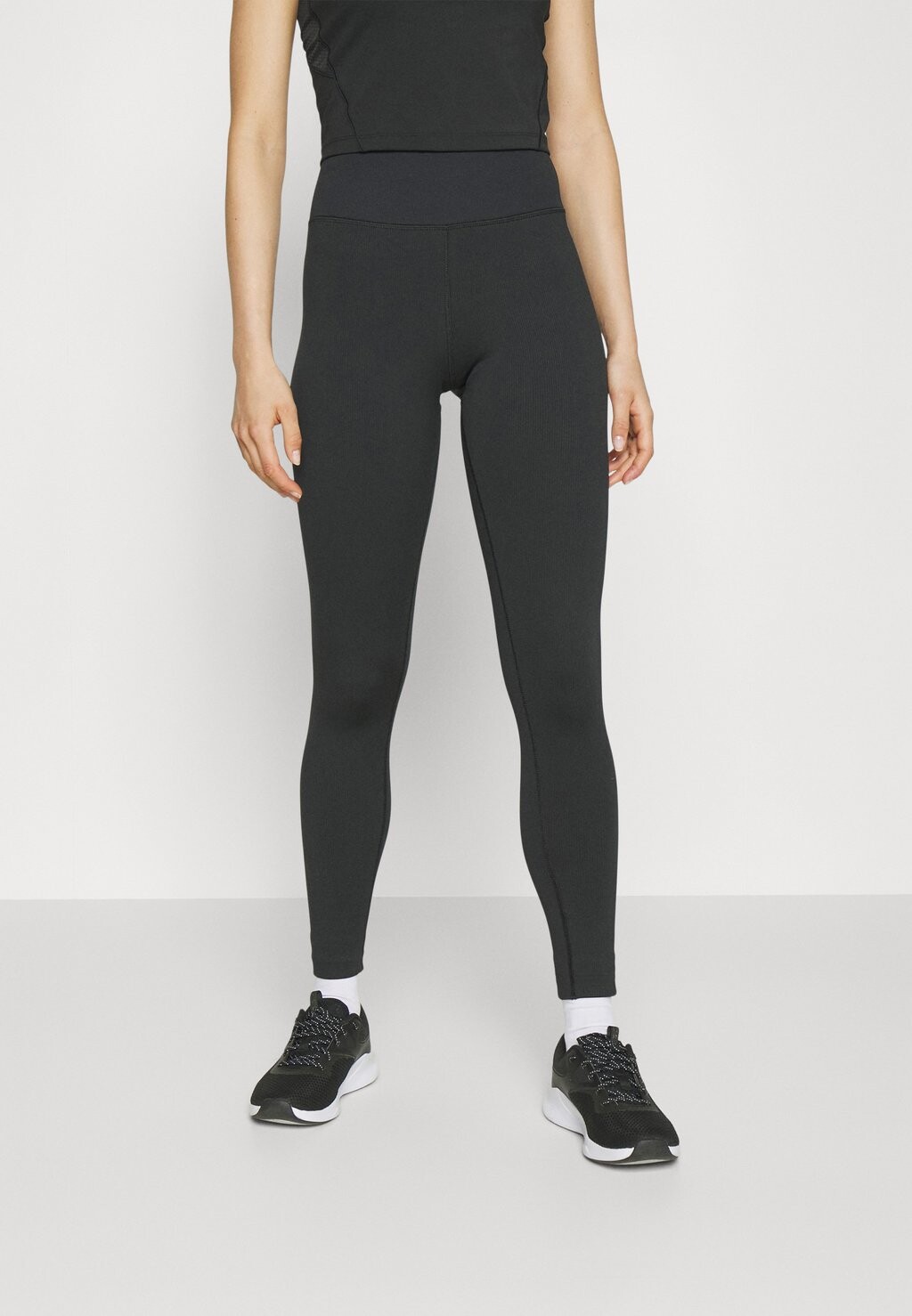 

Тайтсы Athleta, черный