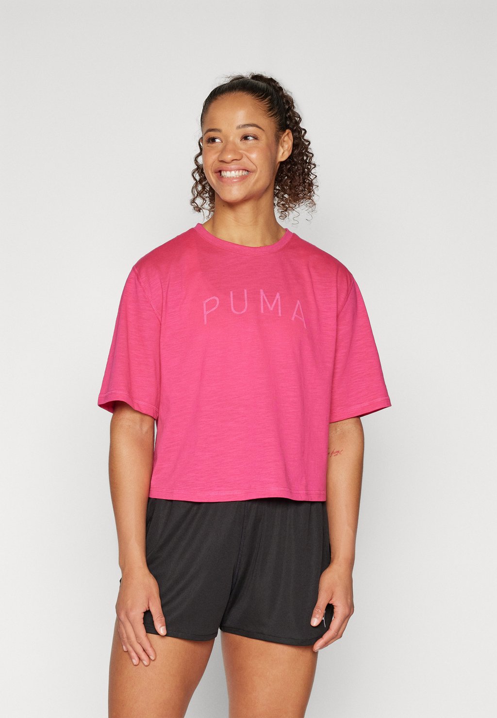 Спортивная футболка WOMEN’S GRAPHIC BOXY CROP MOVE TEE Puma, цвет garnet rose