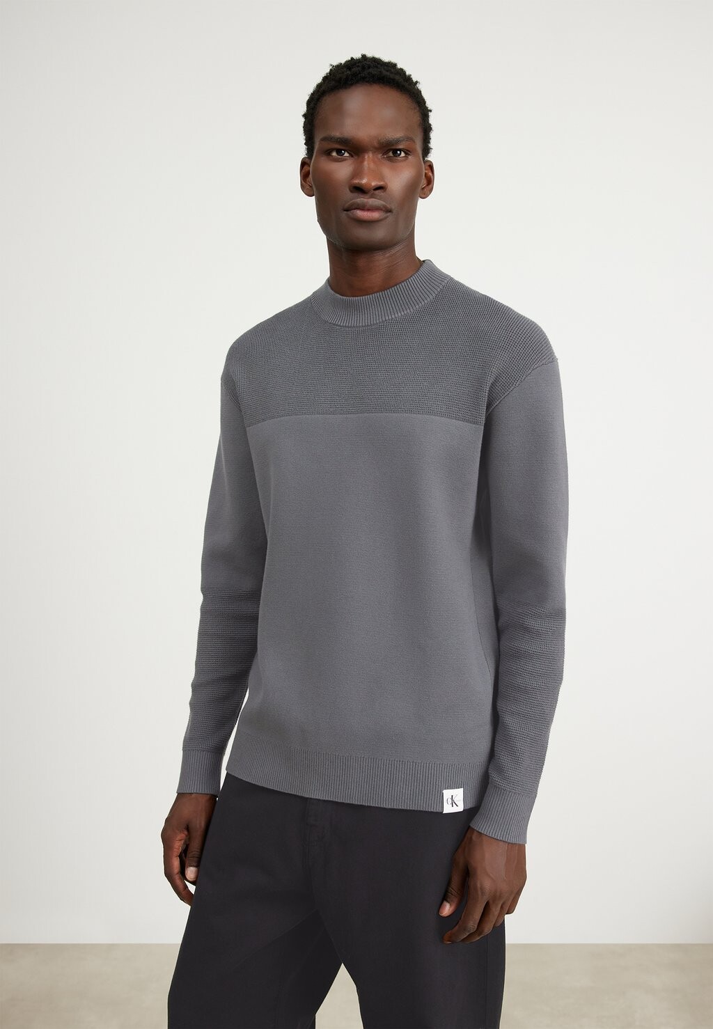 

Свитер Calvin Klein Jeans, темно-серый