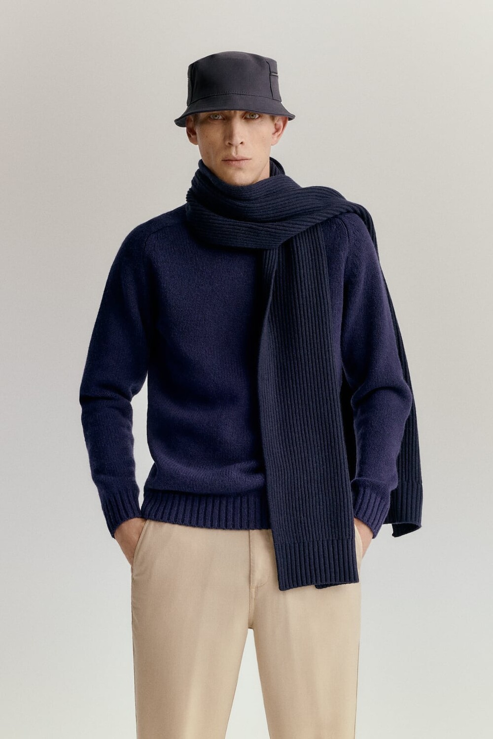 

Шарф из смесового кашемира, ограниченная серия ZARA, темно-синий