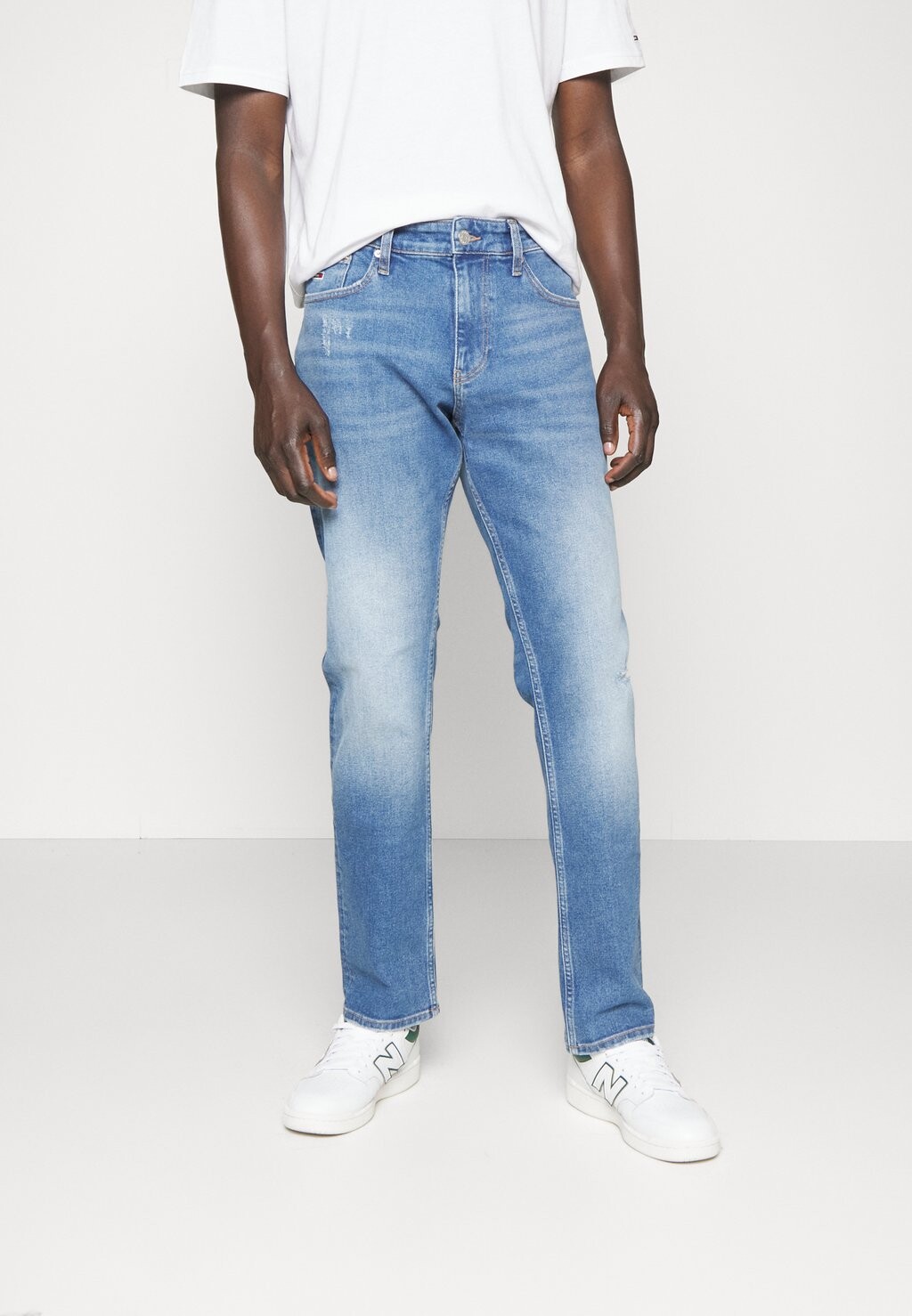 

Джинсы прямого кроя Tommy Jeans