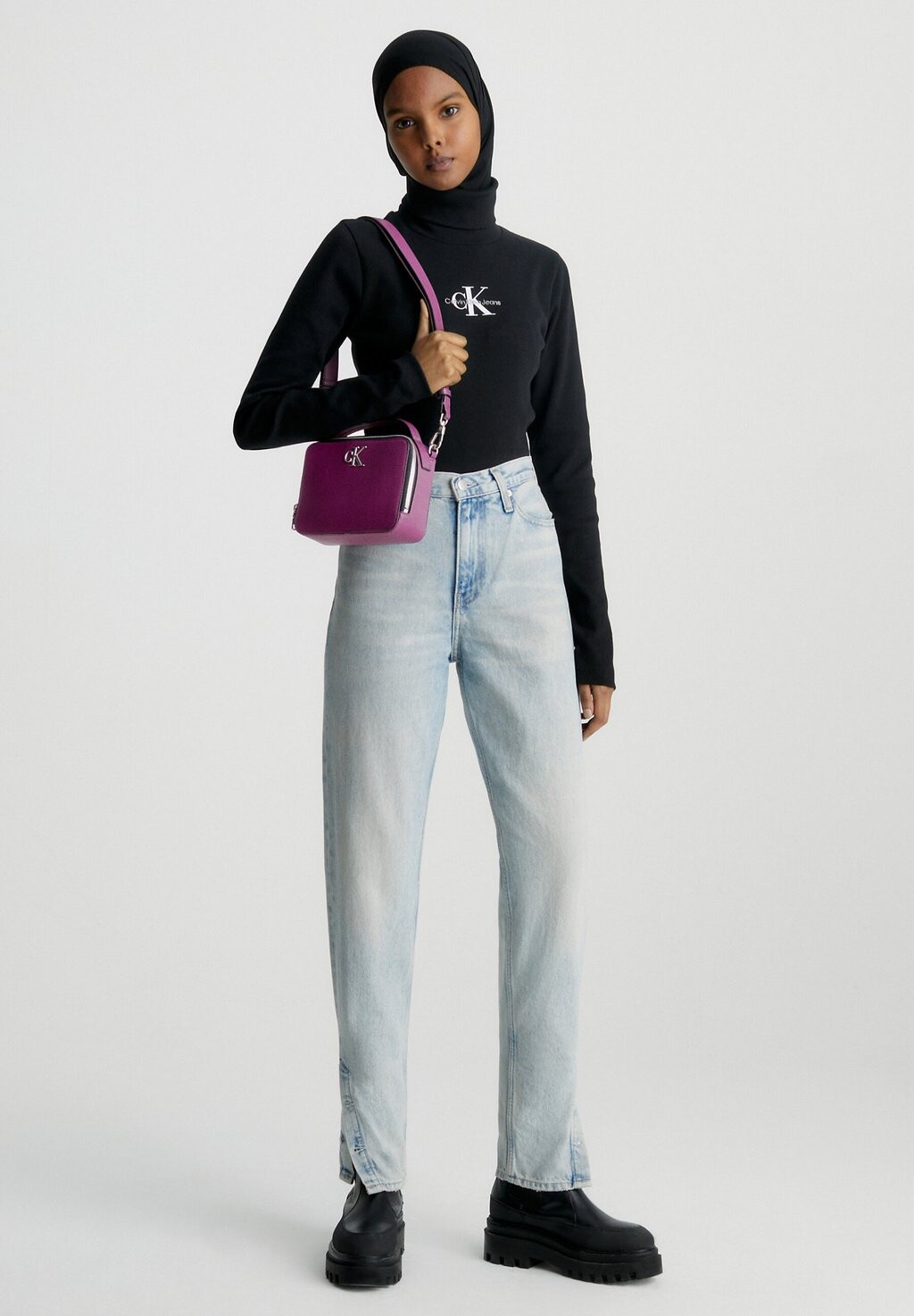

Сумочка Calvin Klein Jeans MINIMAL MONOGRAM, цвет amaranth