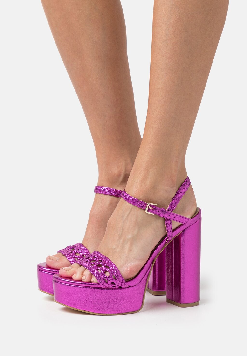 

Босоножки на каблуке Guess