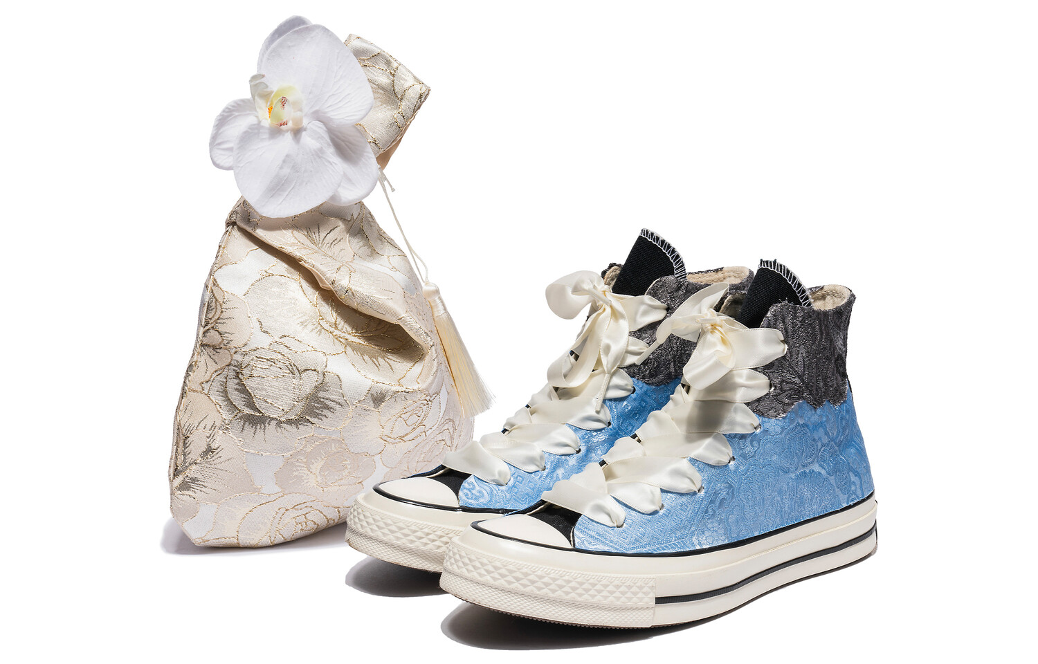 

1970-е годы. Женские кеды с высоким берцем, синие. Converse