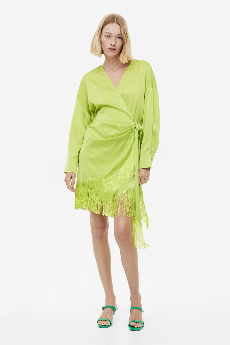 Атласное платье с запахом и кисточками H&M платье короткое с v образным вырезом с завязками m зеленый