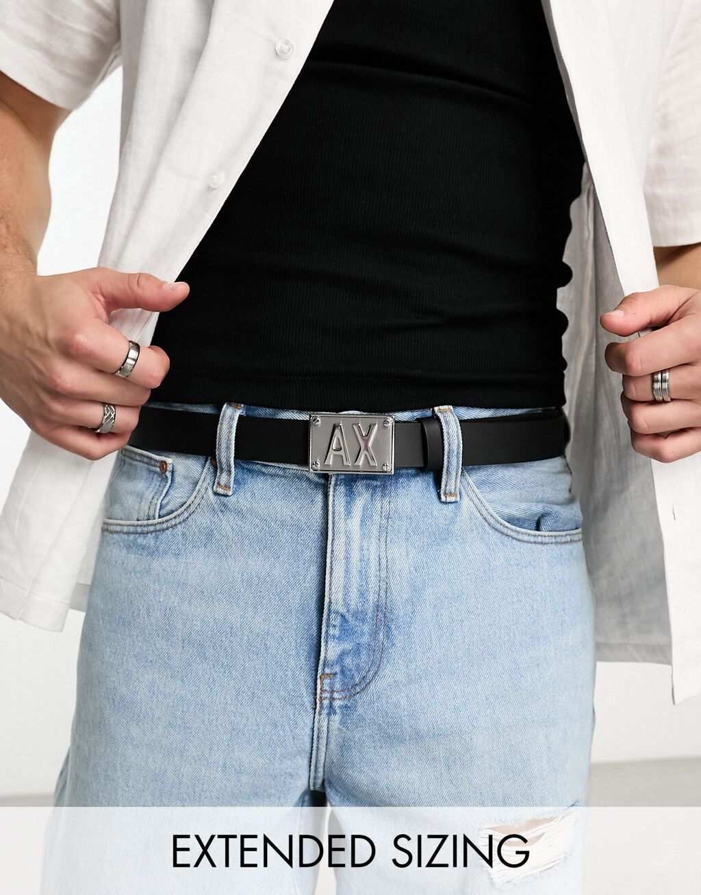 

Черный ремень с металлическим логотипом Armani Exchange