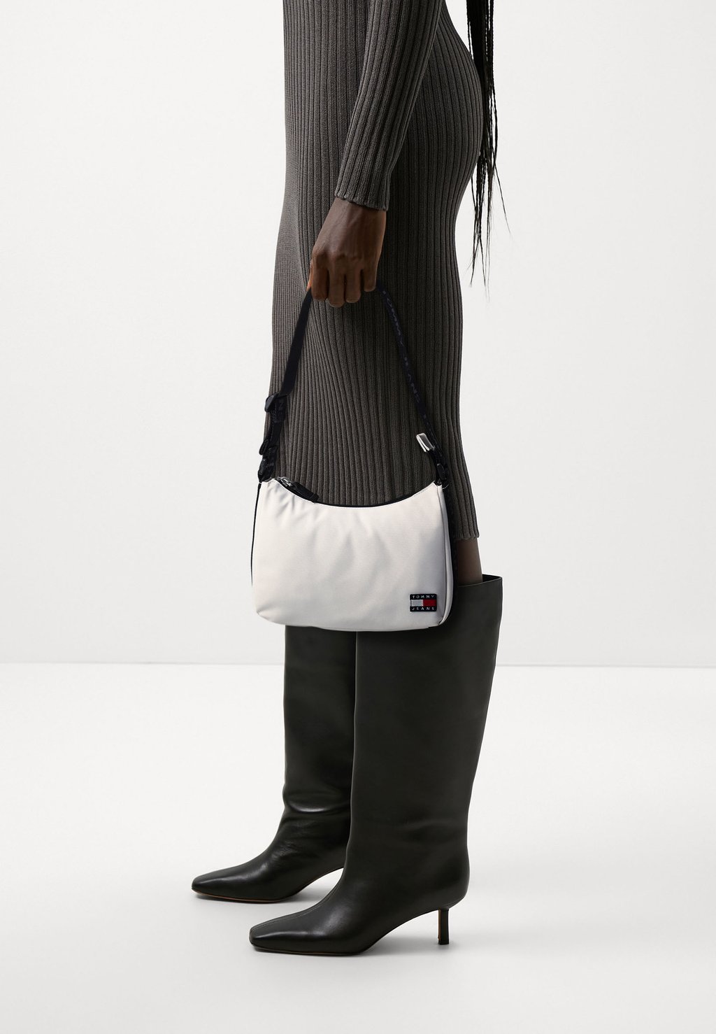 Сумка на плечо Daily Shoulder Bag Tommy Jeans, цвет ancient white сумка ninetygo urban daily shoulder bag
