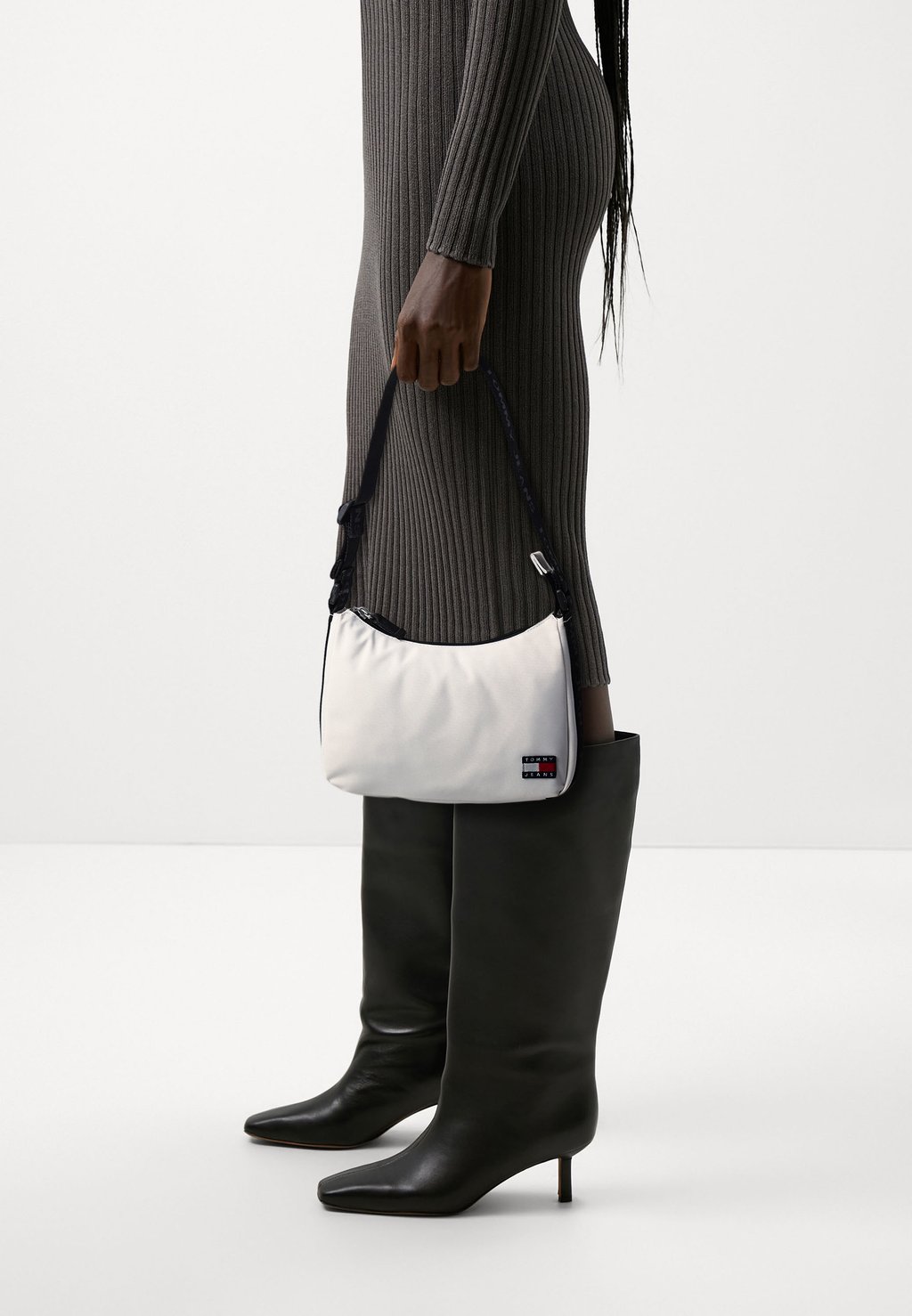 

Сумка на плечо Daily Shoulder Bag Tommy Jeans, цвет ancient white