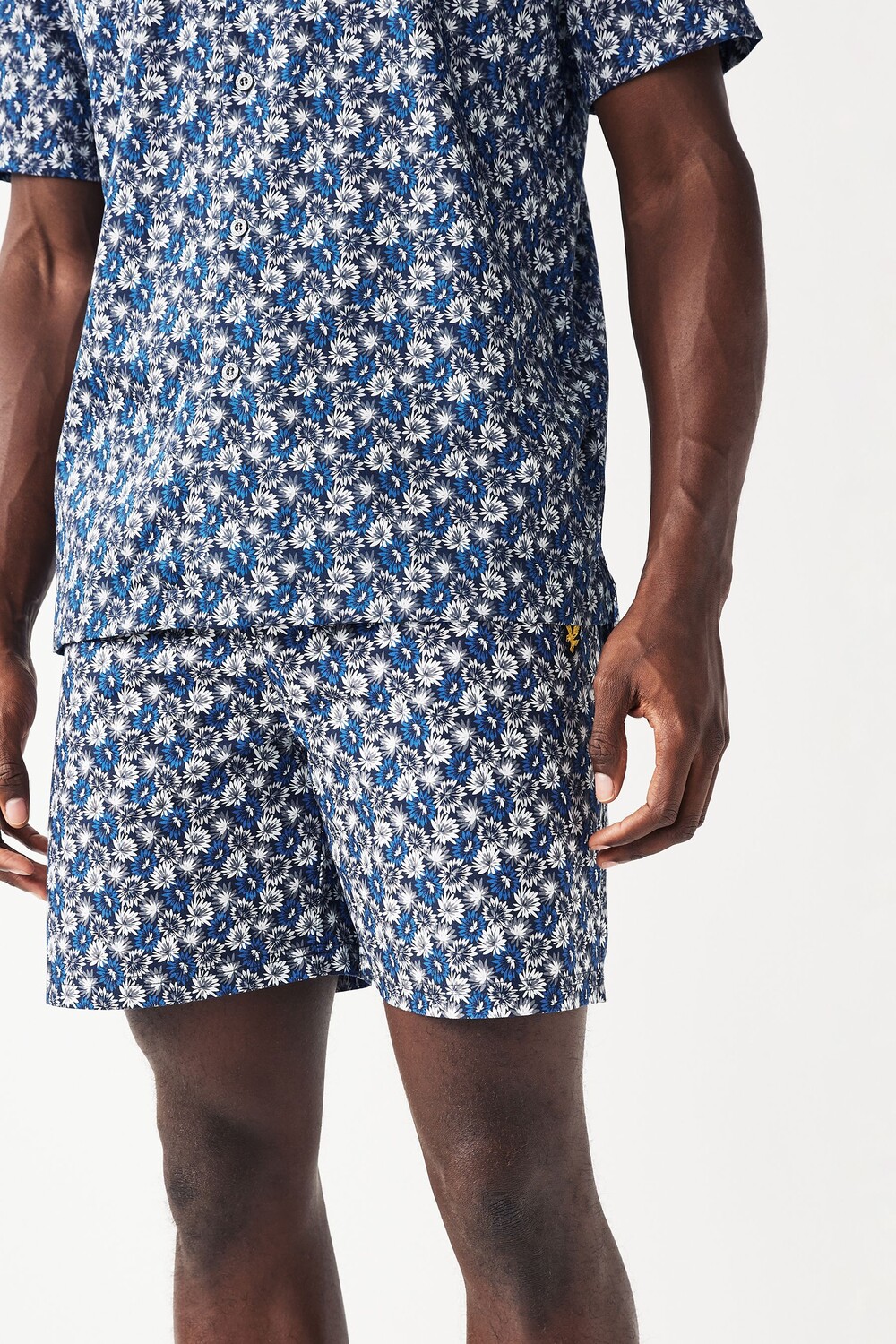 

Курортные шорты с цветочным принтом Lyle & Scott, синий