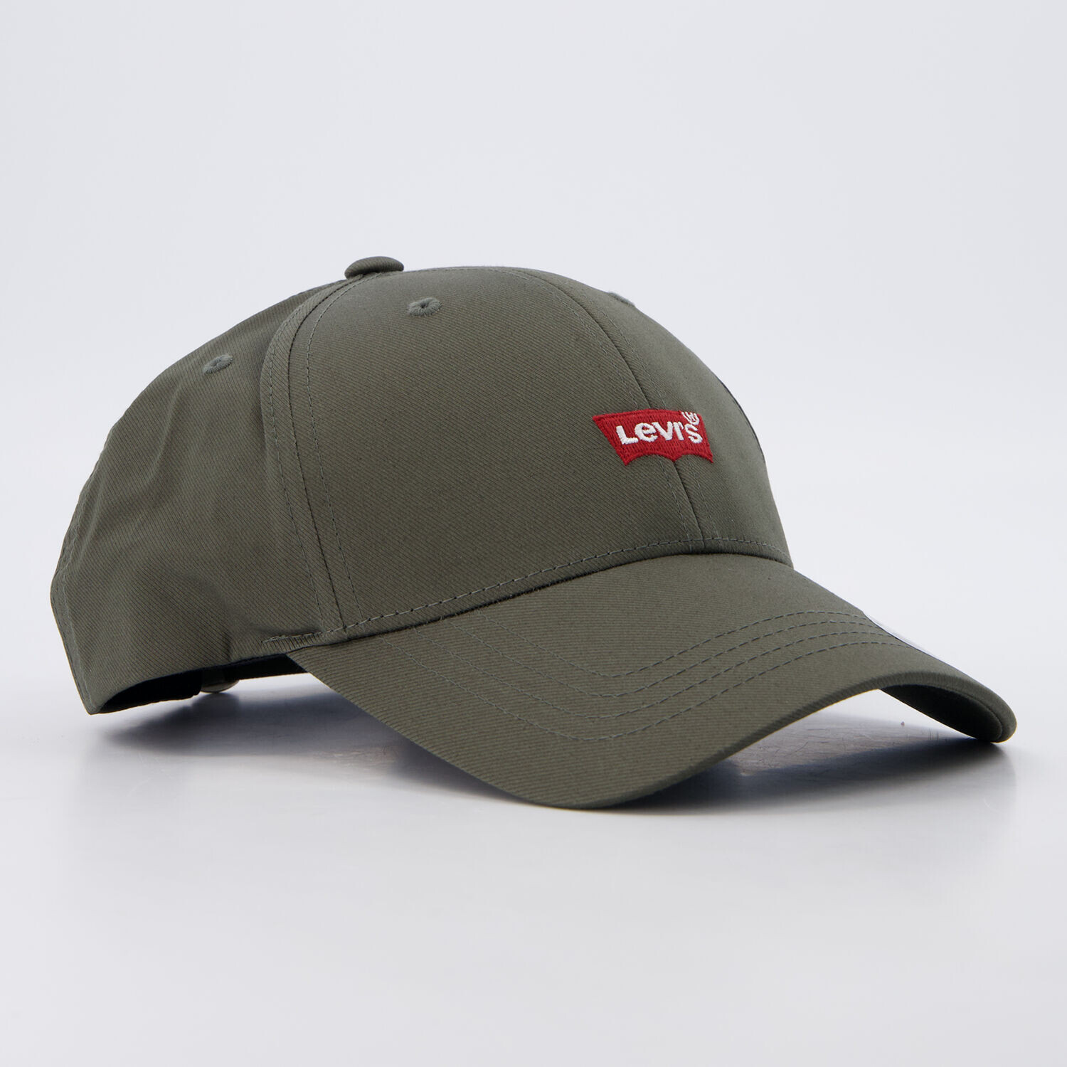 

Зеленая кепка с вышитым логотипом Levis