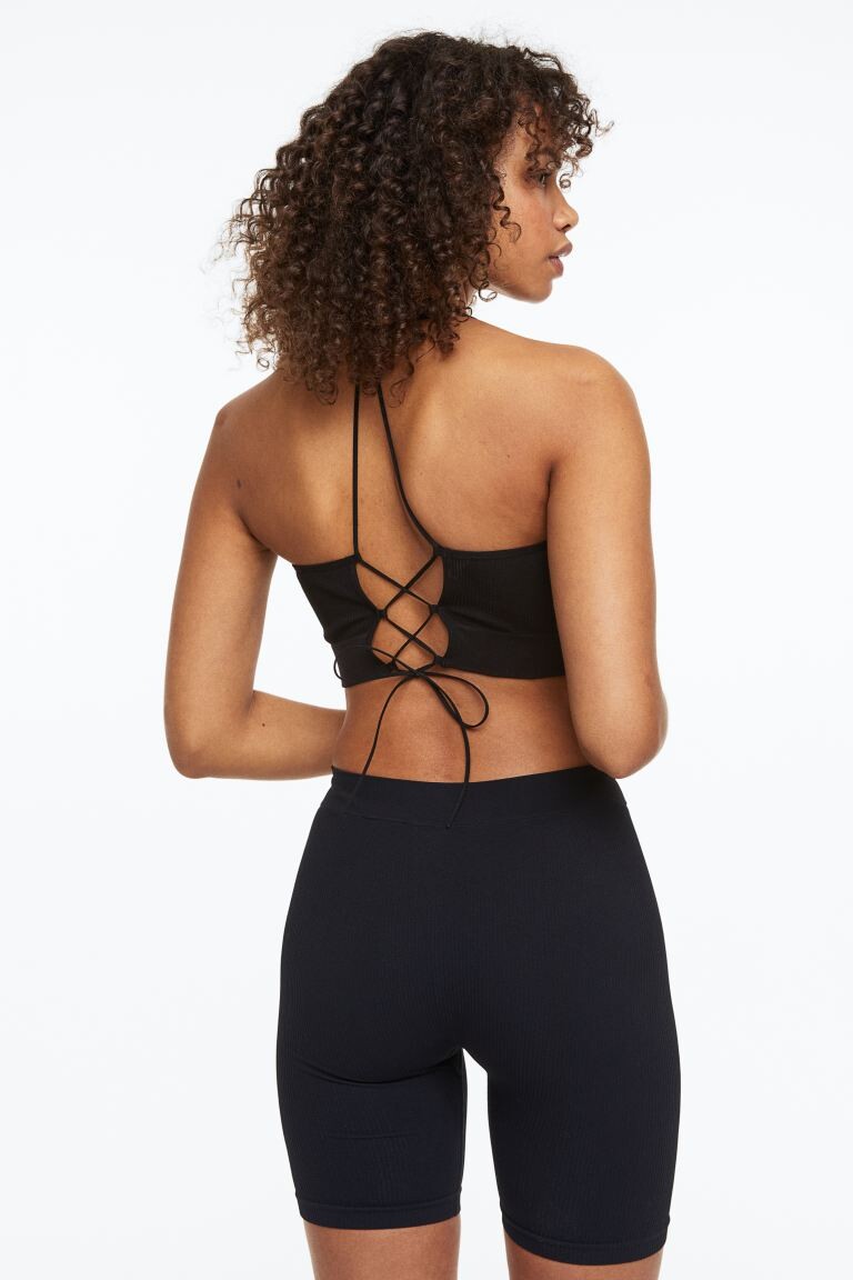 

Бесшовный топ с застежкой на шее сзади H&M