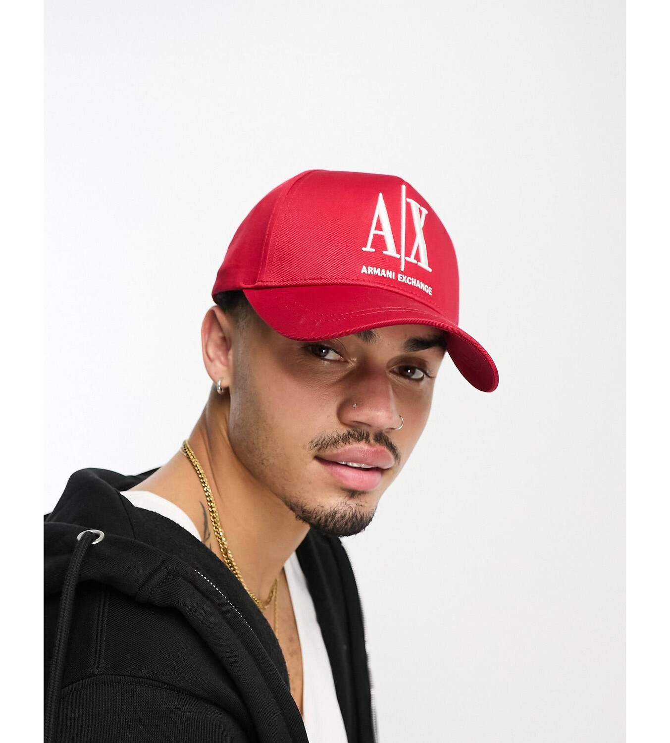 

Красная бейсболка с логотипом Armani Exchange