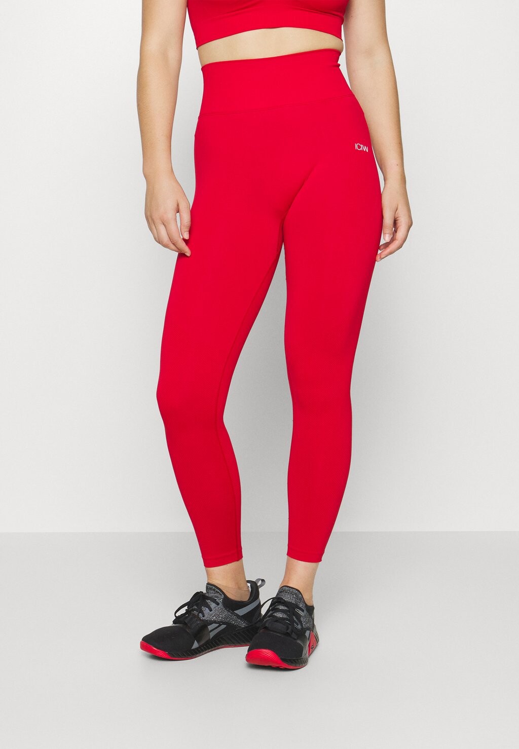 

Леггинсы DEFINE SEAMLESS SCRUNCH ICANIWILL, цвет red