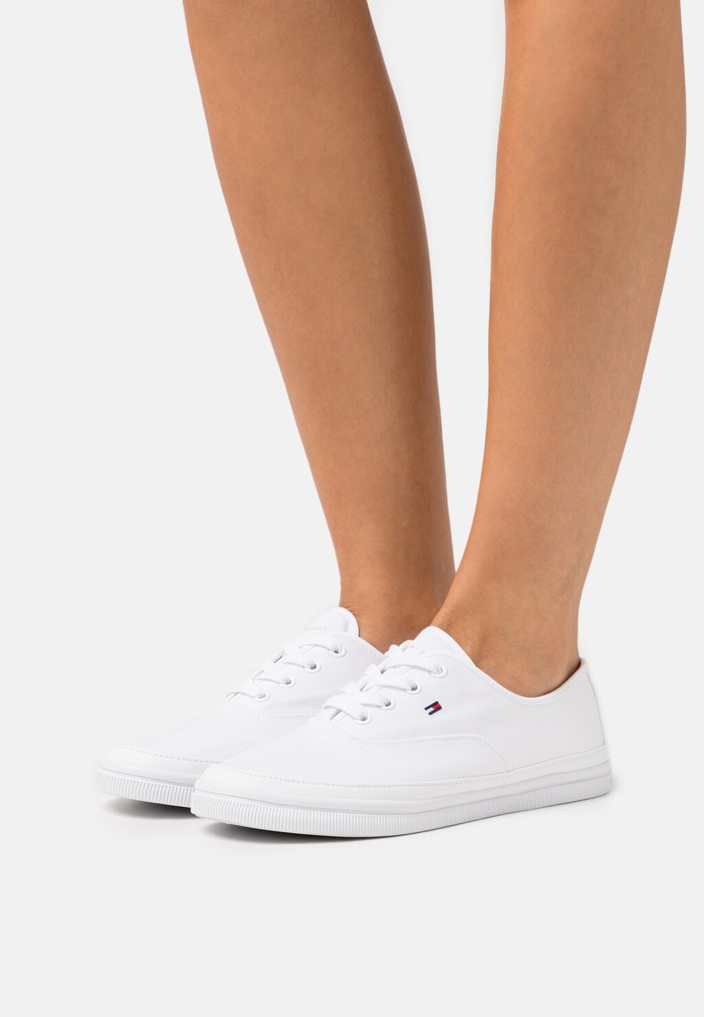 

Кроссовки Tommy Hilfiger, белый Essential Kesha Lace, белый
