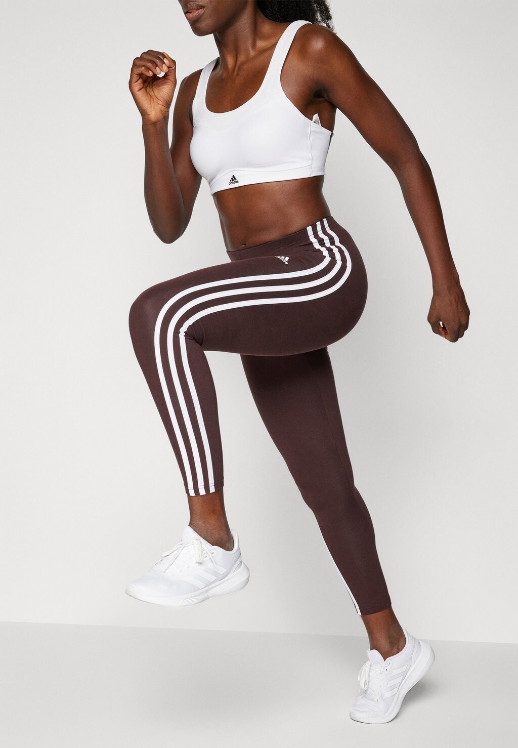 

Тайтсы ESSENTIALS 3 STRIPES HIGH WAISTED adidas, коричневый