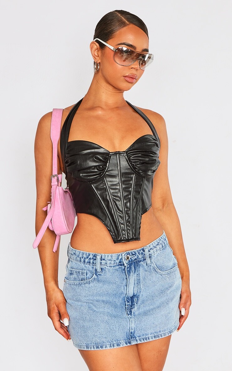 

PrettyLittleThing Черная искусственная кожа Со складками на груди и шее через бретельку