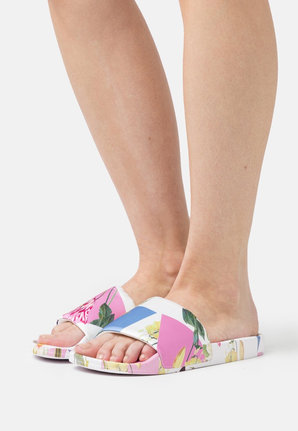 

Шлепанцы Ted Baker, белый