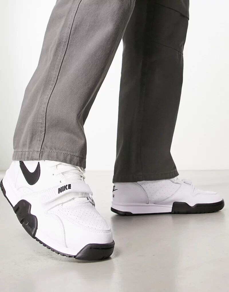 

Белые кроссовки Nike Air 1 Mid