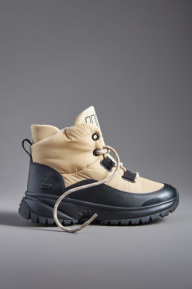 Ботинки UGG Yose Puffer походные на шнуровке, бежевый/черный зимние ботинки yose puffer mid ugg белый