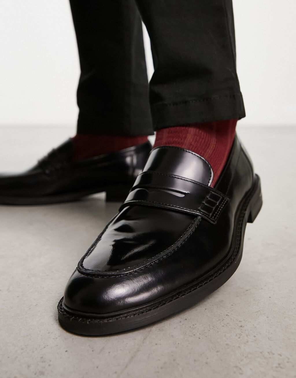 

Черные лоферы Walk London Oliver из блестящей кожи