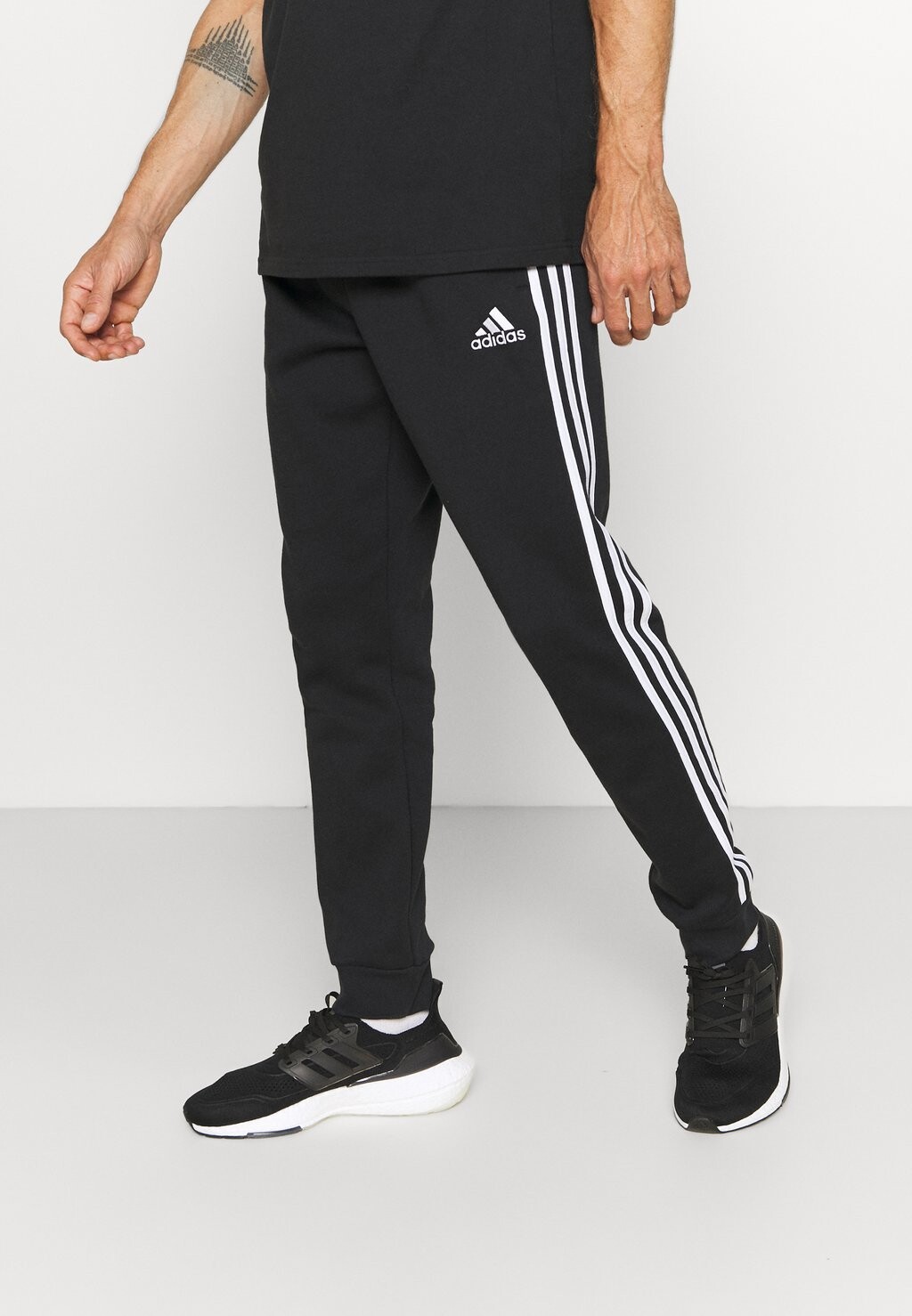 

Спортивные брюки Adidas Verryttelyhousut