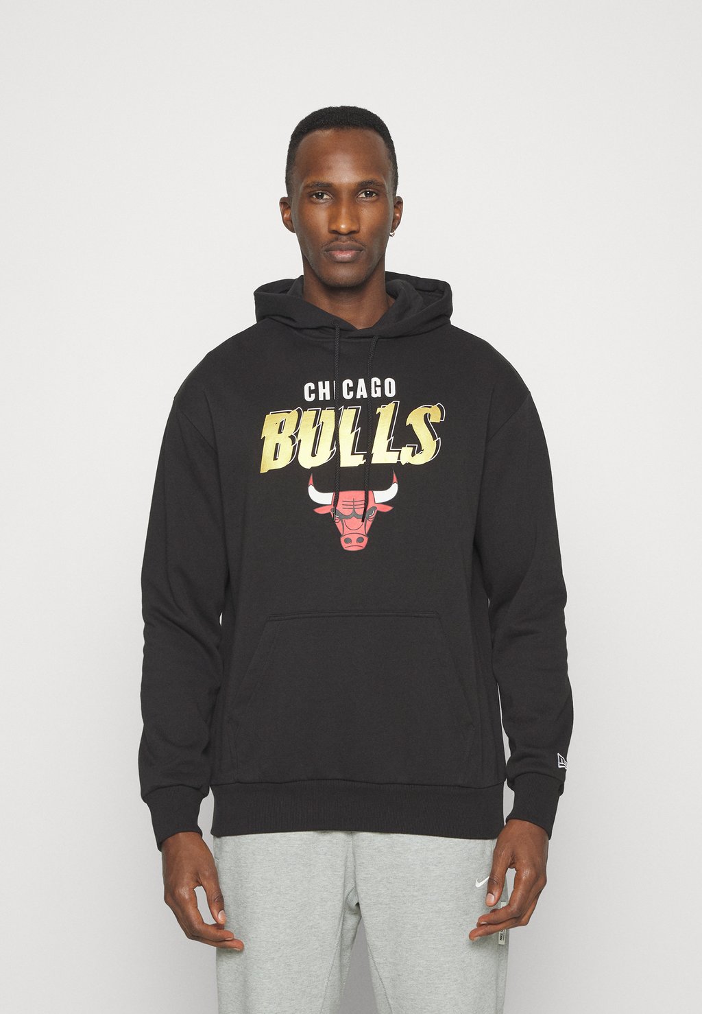 

Team Nba Chicago Bulls Team Script Hoody New Era, цвет black/gold-coloured