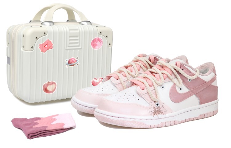 

Женские кроссовки для скейтбординга Nike Dunk