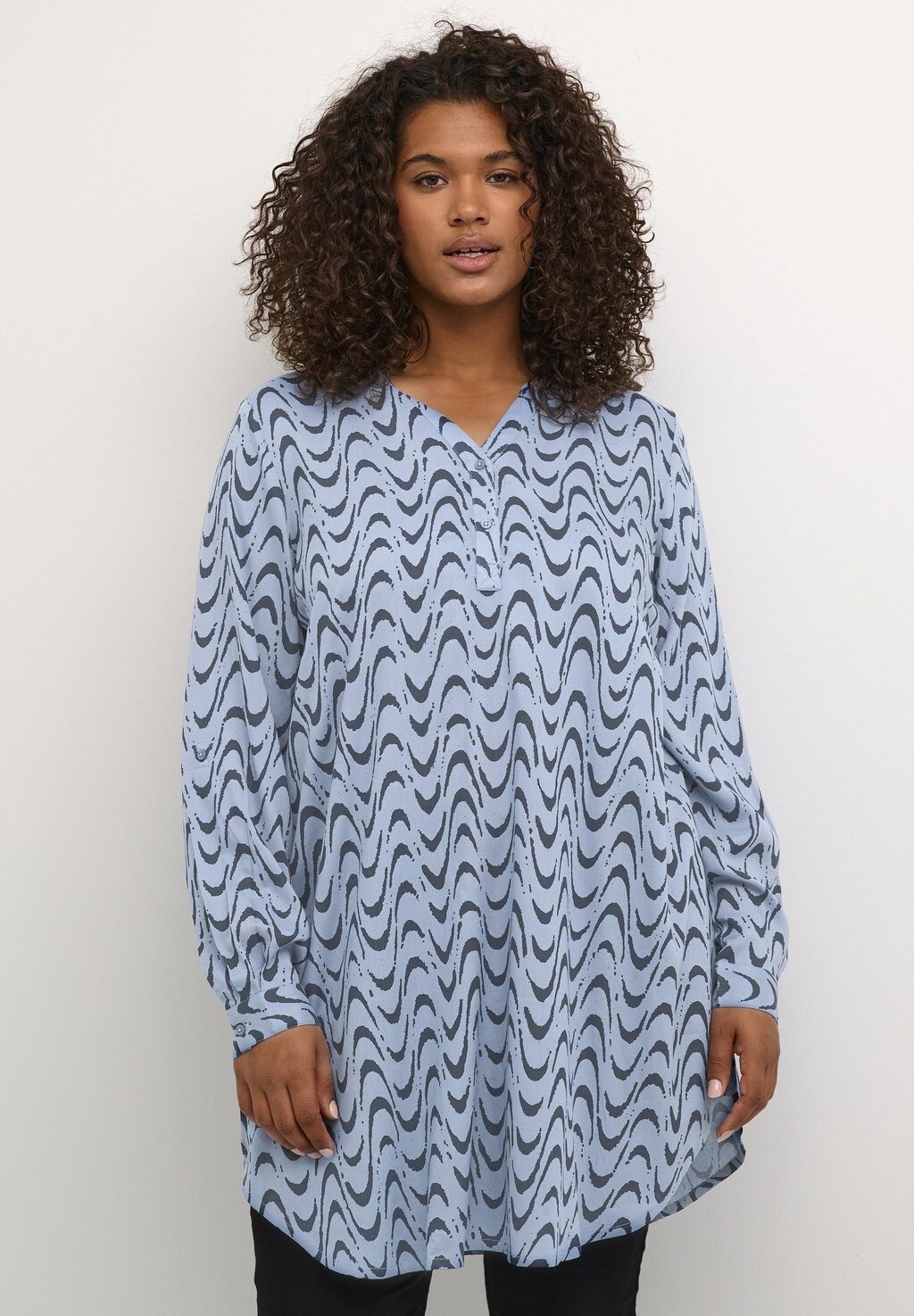 

Туника Kaffe Curve NORA, цвет faded denim graphic print