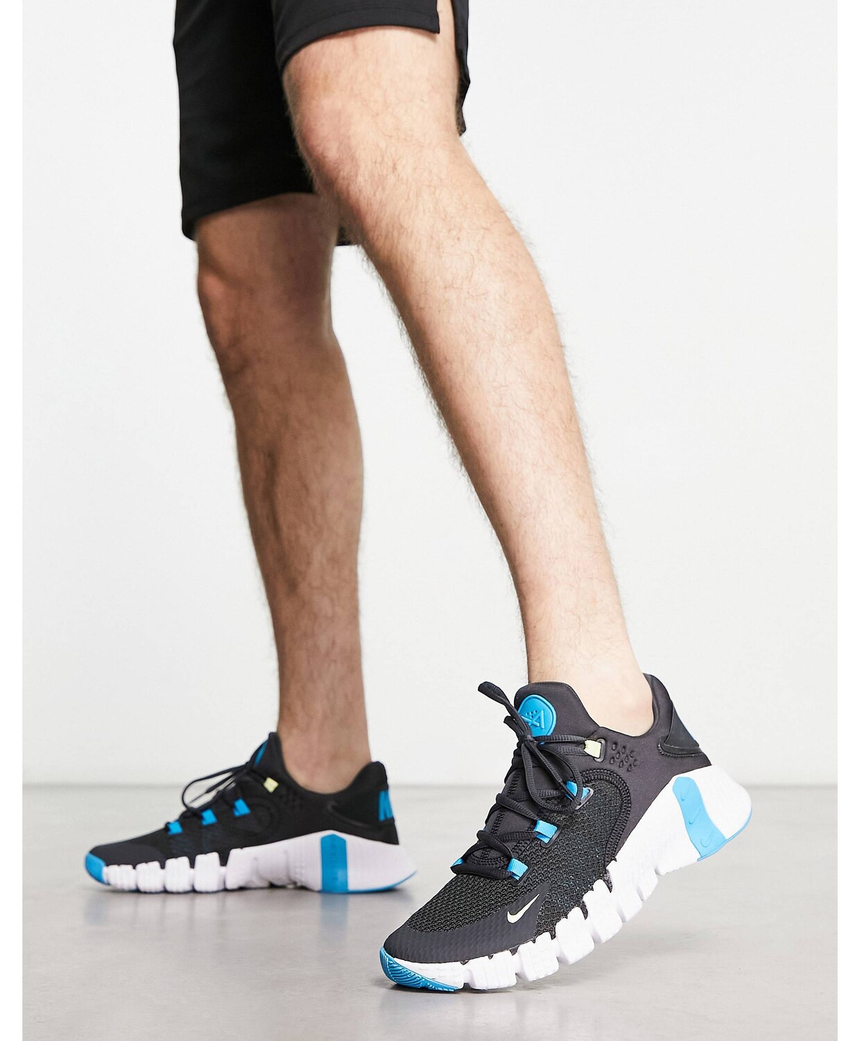

Серые и синие кроссовки Nike Training Free Metcon