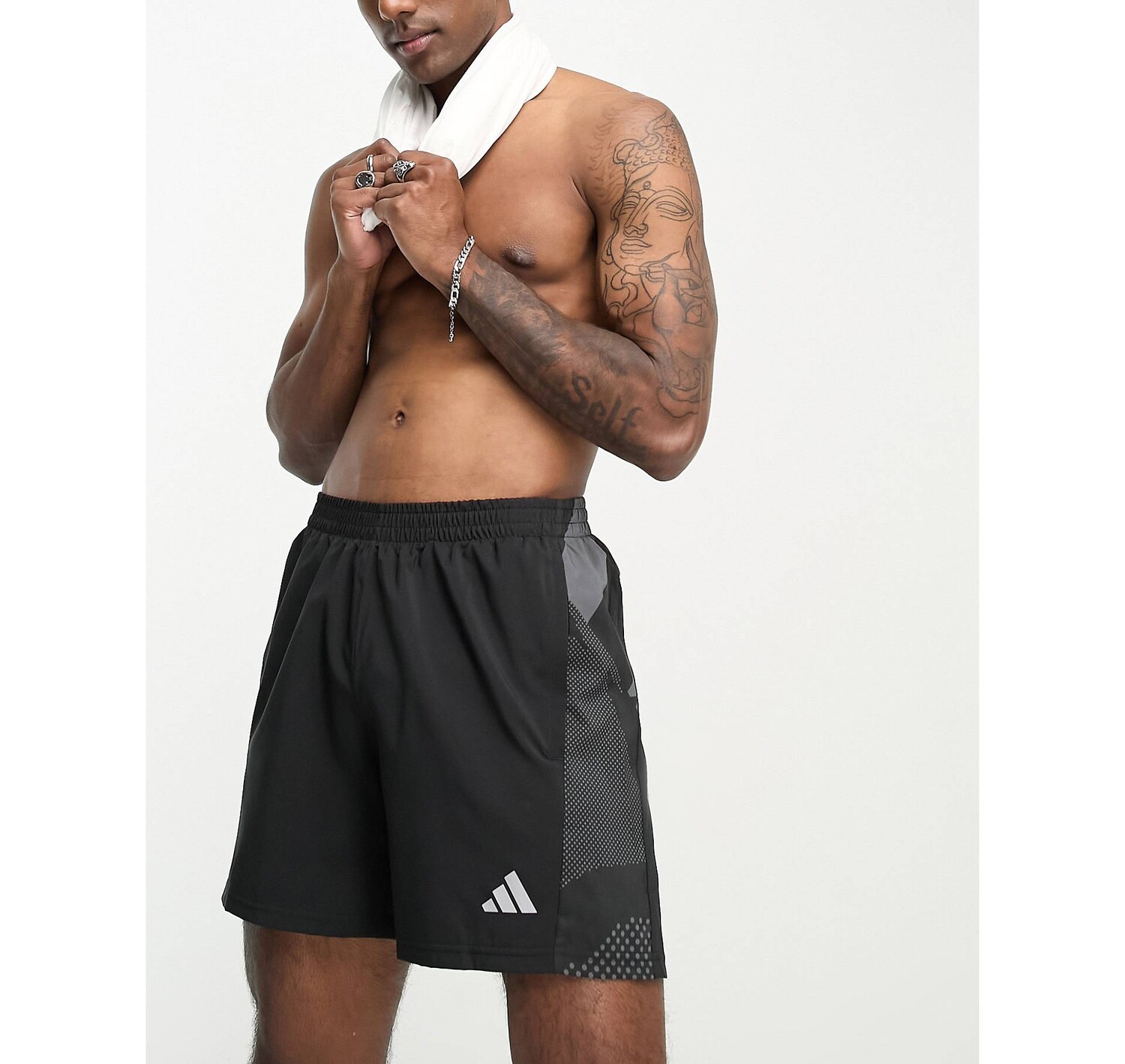 

Черные шорты 5 дюймов с абстрактным принтом и боковыми вставками adidas Running Own The Run adidas performance