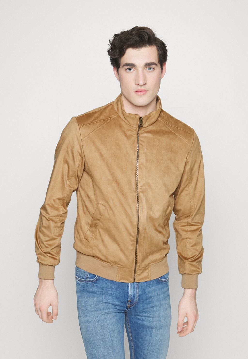 

Бомбер Guess