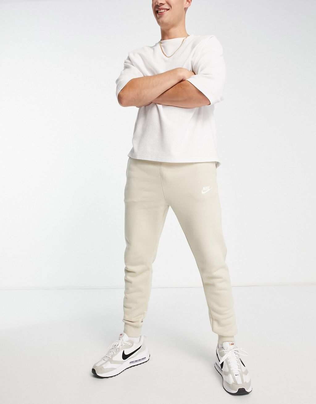 

Кремовые флисовые джоггеры Nike Club