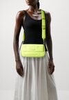

Сумка через плечо NOEL NOEL PRINTIBLE CONVERTIBLE CROSSBODY Kate Spade New York, неоновый-желтый