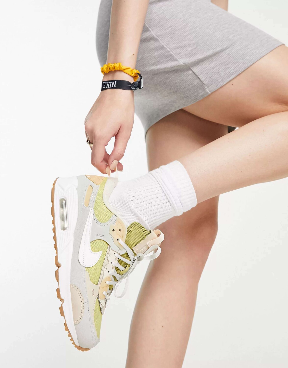 

Кроссовки Nike Air Max 90 Futura желто-желтого и серебристого цвета, Желтый