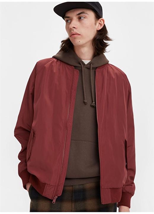 цена Красная мужская куртка Levis