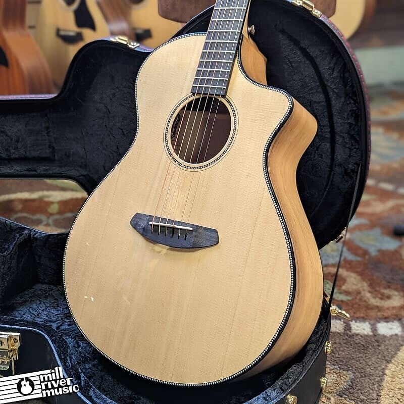 

Акустическая гитара Breedlove Oregon Concert CE Sitka-Myrtlewood Acoustic Electric Guitar w/HSC