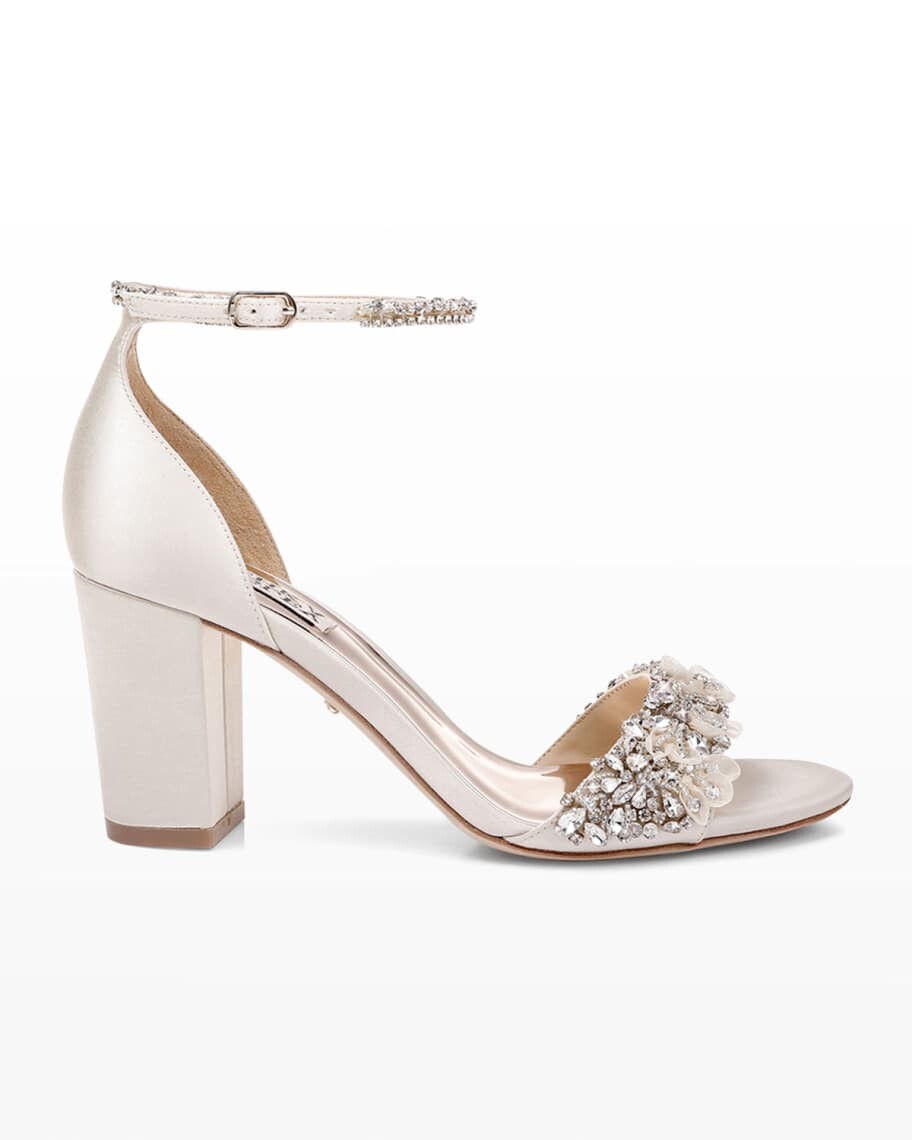 

Атласные туфли-лодочки Finesse с кристаллами Badgley Mischka