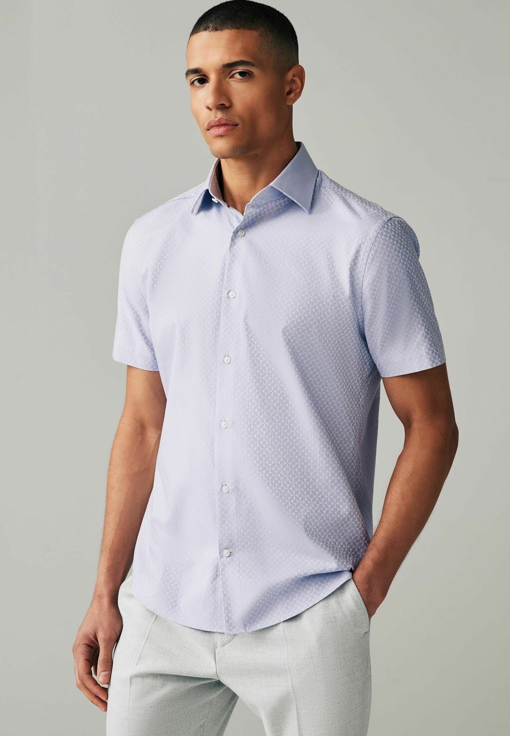

Рубашка Trimmed Regular Fit Next, сиреневый фиолетовый с геометрическим цветочным узором