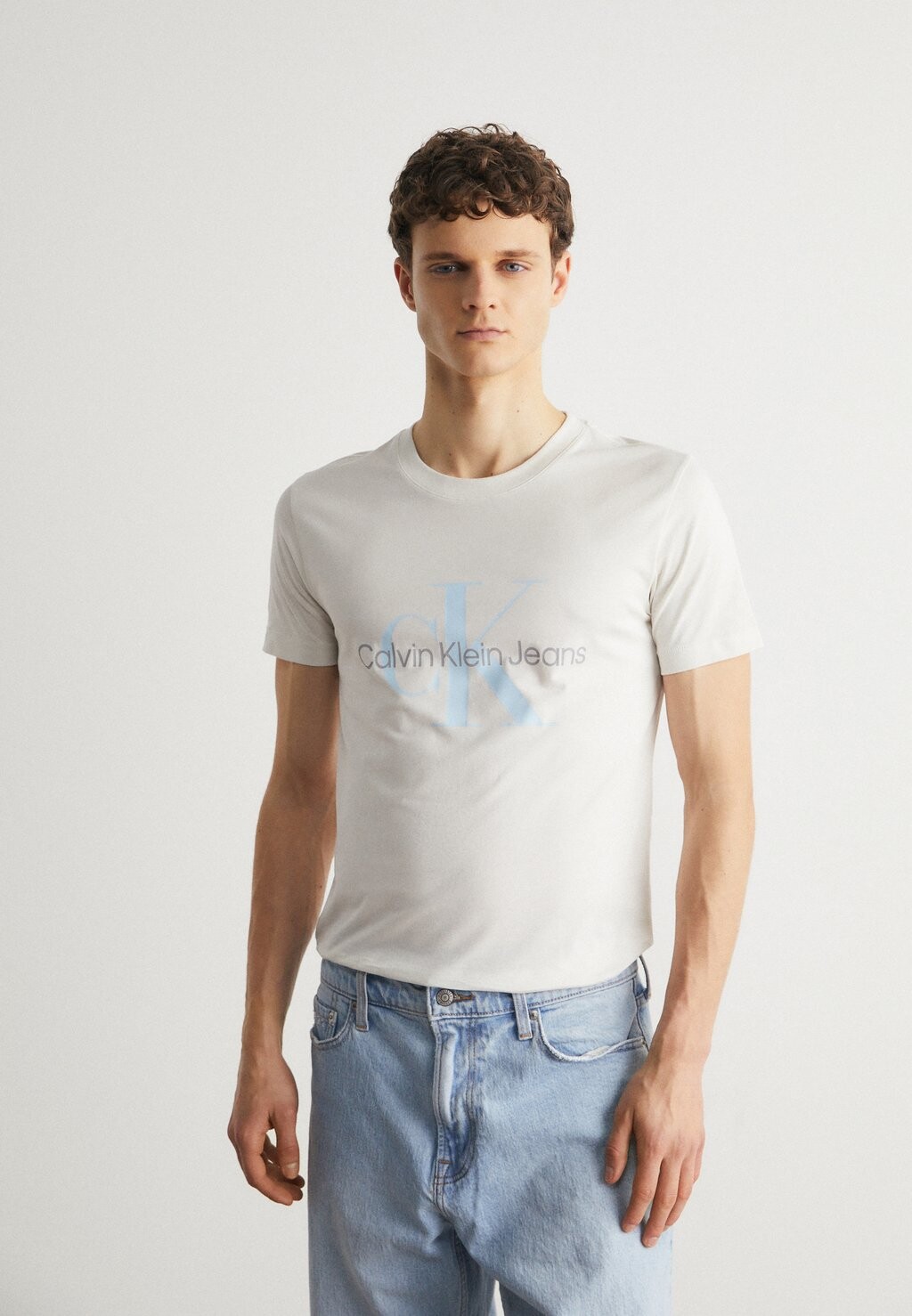 

Футболка с принтом Calvin Klein Jeans, молочный