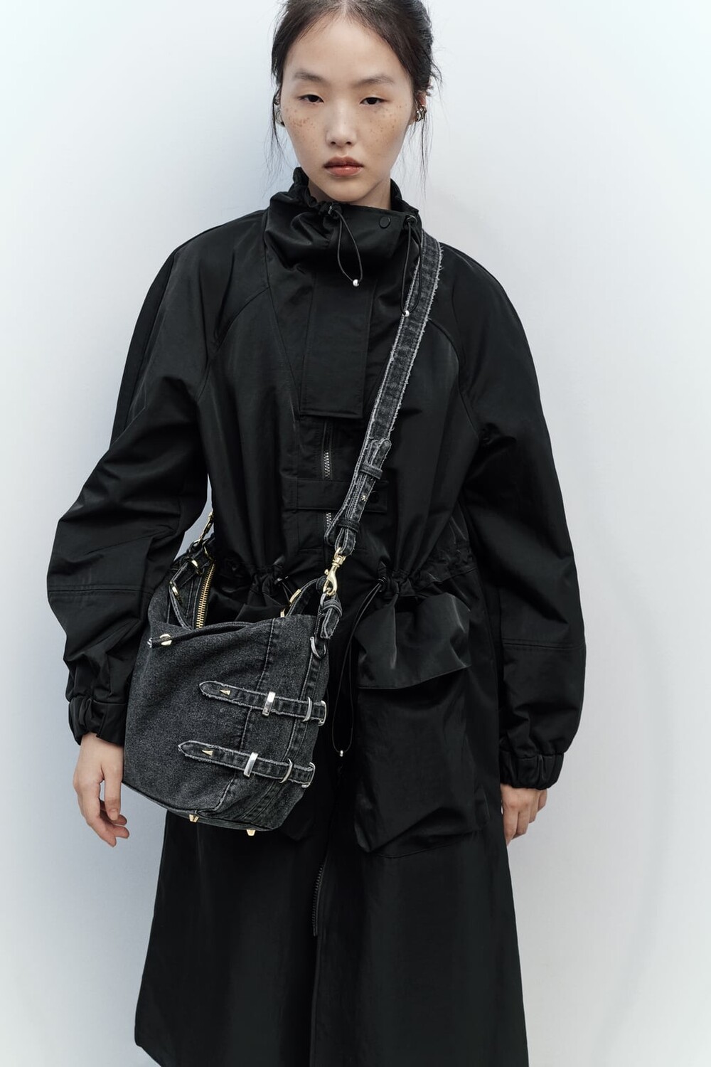 

Джинсовая сумка в стиле рок ZARA, черный