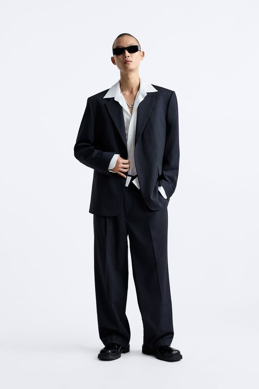 

Костюмные брюки в тонкую полоску ZARA, темно-синий