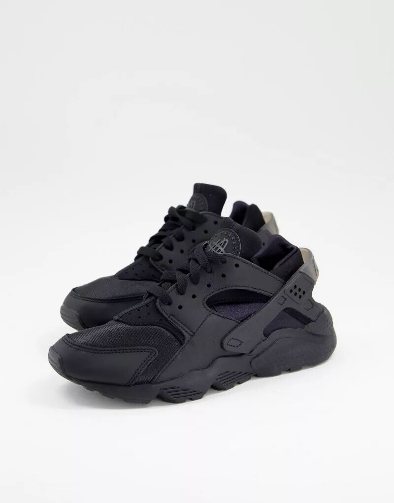 

Черные кроссовки Nike Air Huarache Triple