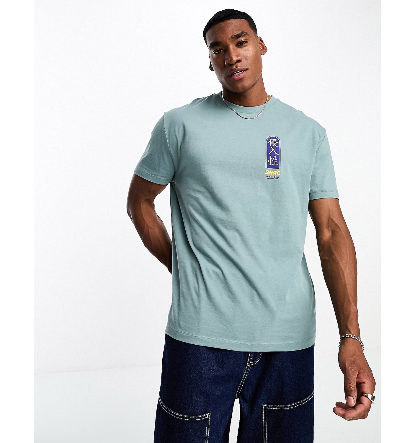 

Свободная бирюзовая футболка ASOS DESIGN с мелким текстовым принтом на груди ASOS DESIGN, Зеленый