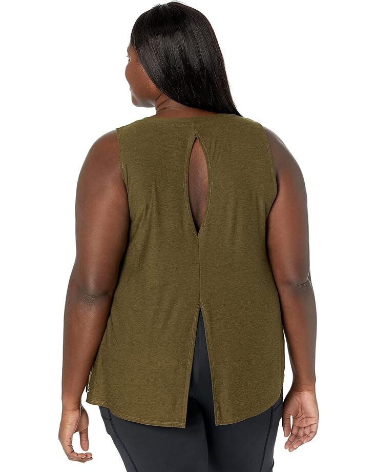 

Топ Beyond Yoga Plus Size All About It Split Back Bopo Tank Top, цвет Deep Olive Heather