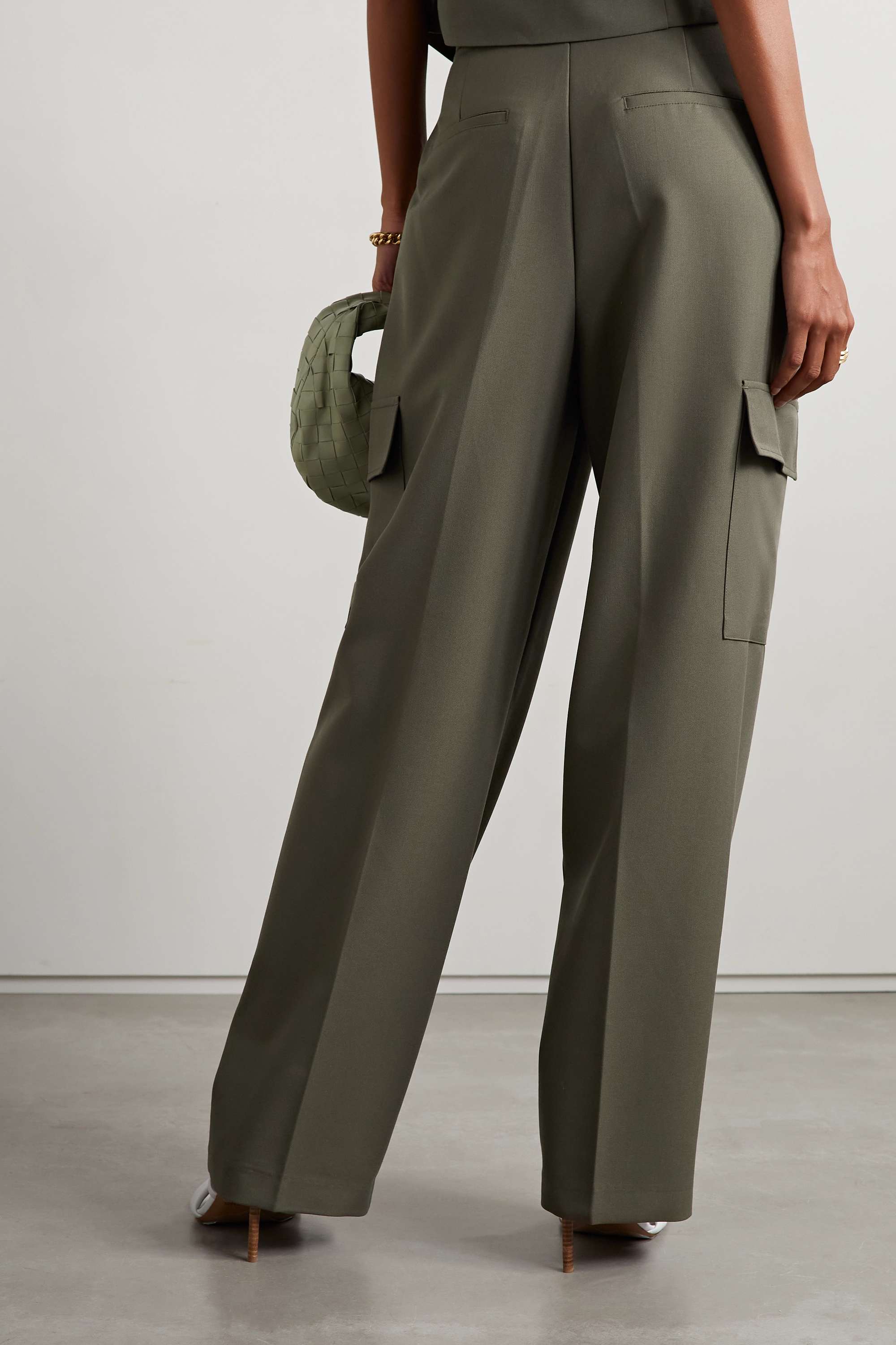 цена FRANKIE SHOP Широкие тканые брюки карго Maesa со складками, армейский зеленый