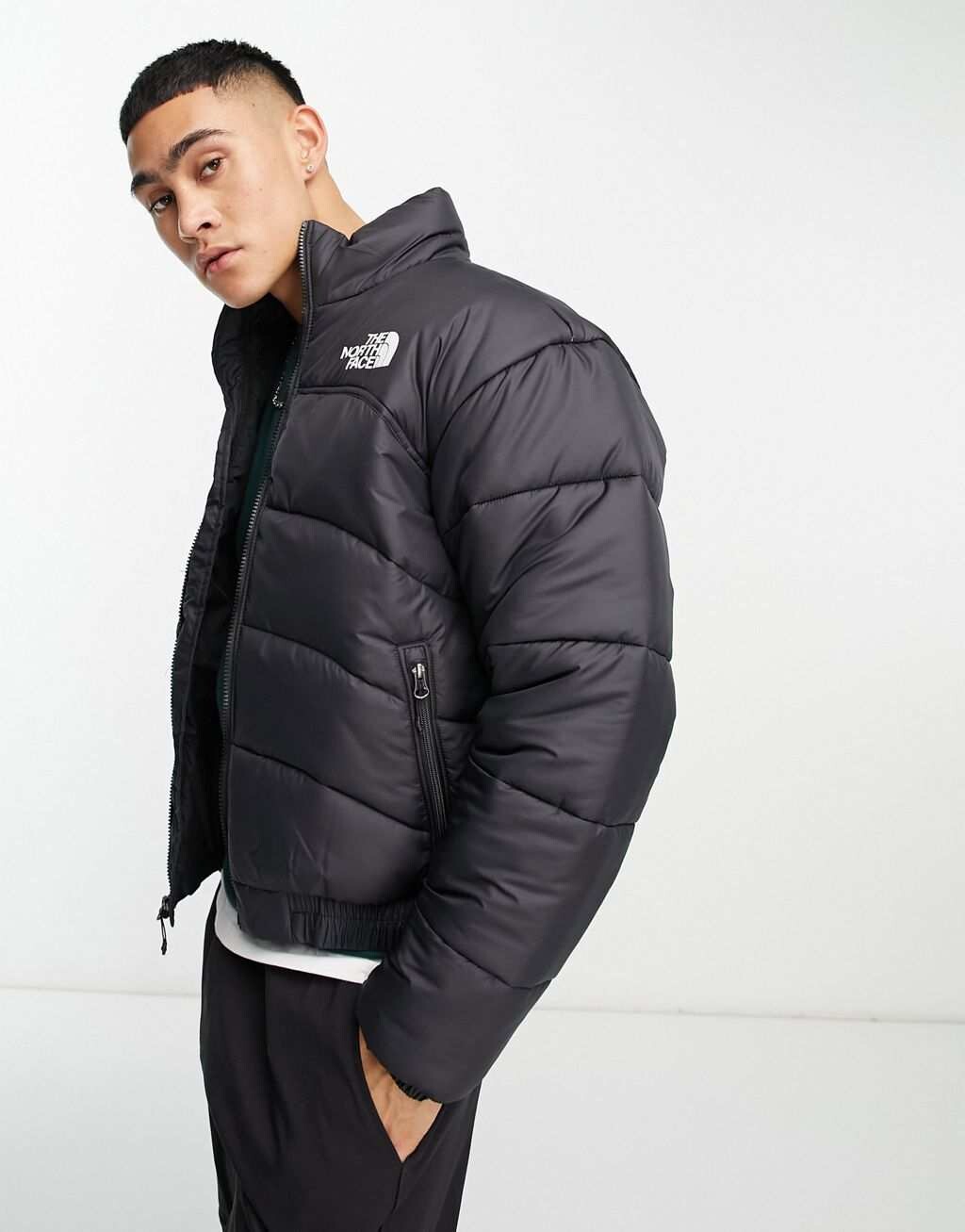 

Черная дутая куртка The North Face NSE 2000