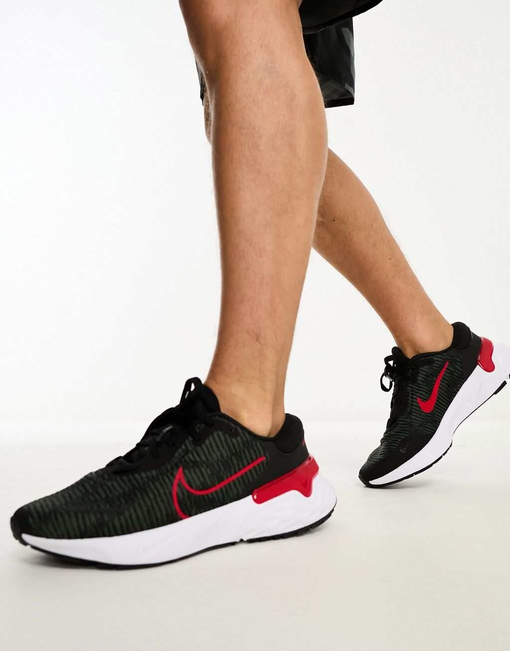 

Черные кроссовки Nike Running Renew Run 4